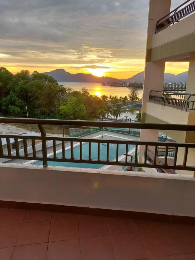Marina Heights Seaview Resort 2 Lumut Eksteriør billede